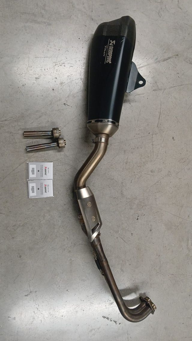 ESCAPE YAMAHA TMAX SX AKRAPOVIC