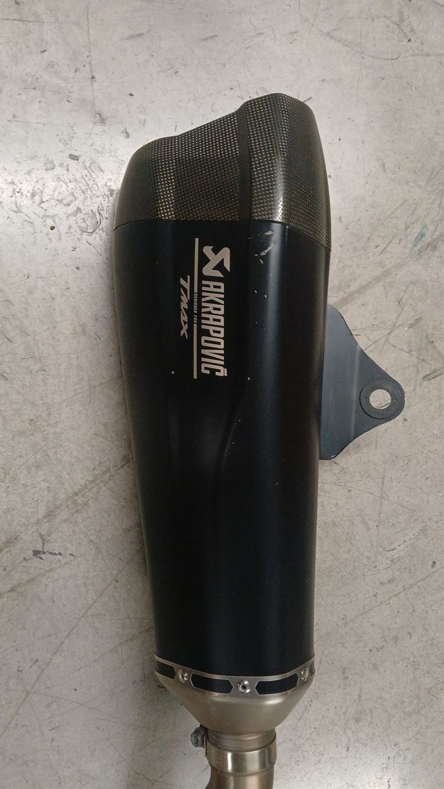 ESCAPE YAMAHA TMAX SX AKRAPOVIC