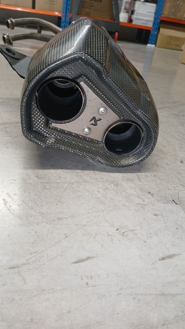 ESCAPE YAMAHA TMAX SX AKRAPOVIC