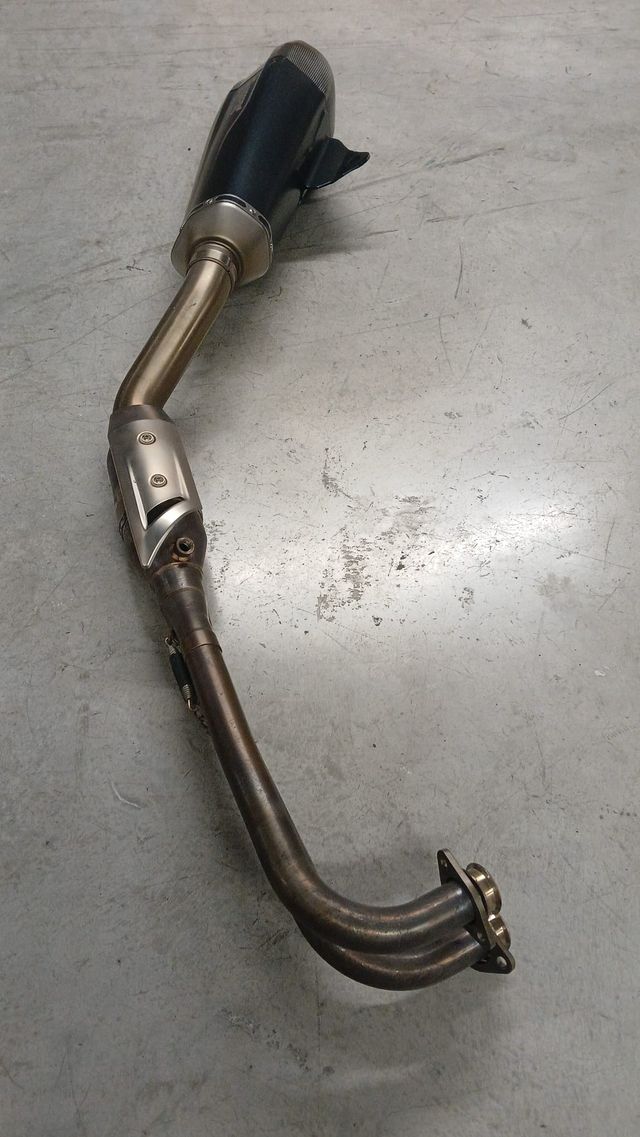 ESCAPE YAMAHA TMAX SX AKRAPOVIC