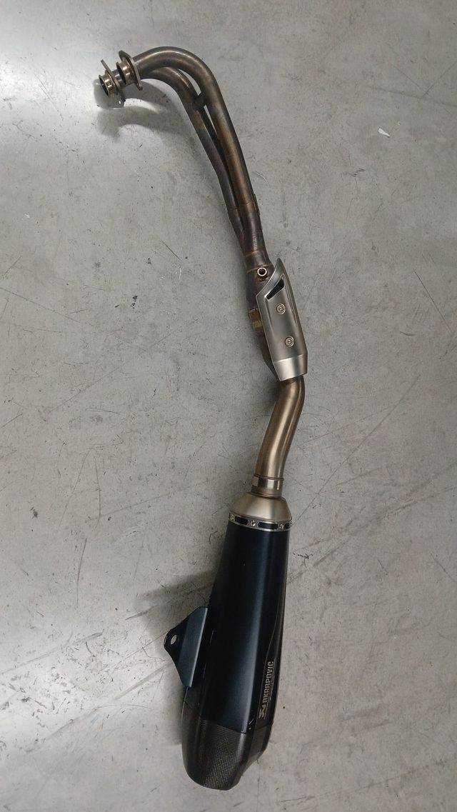 ESCAPE YAMAHA TMAX SX AKRAPOVIC