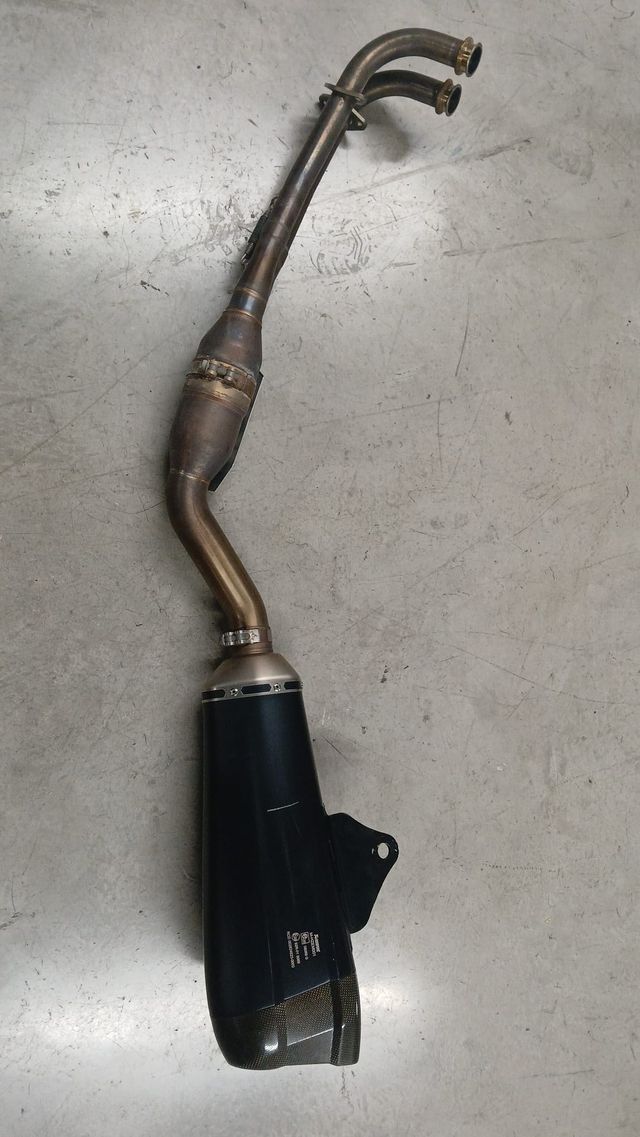 ESCAPE YAMAHA TMAX SX AKRAPOVIC