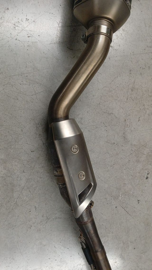 ESCAPE YAMAHA TMAX SX AKRAPOVIC