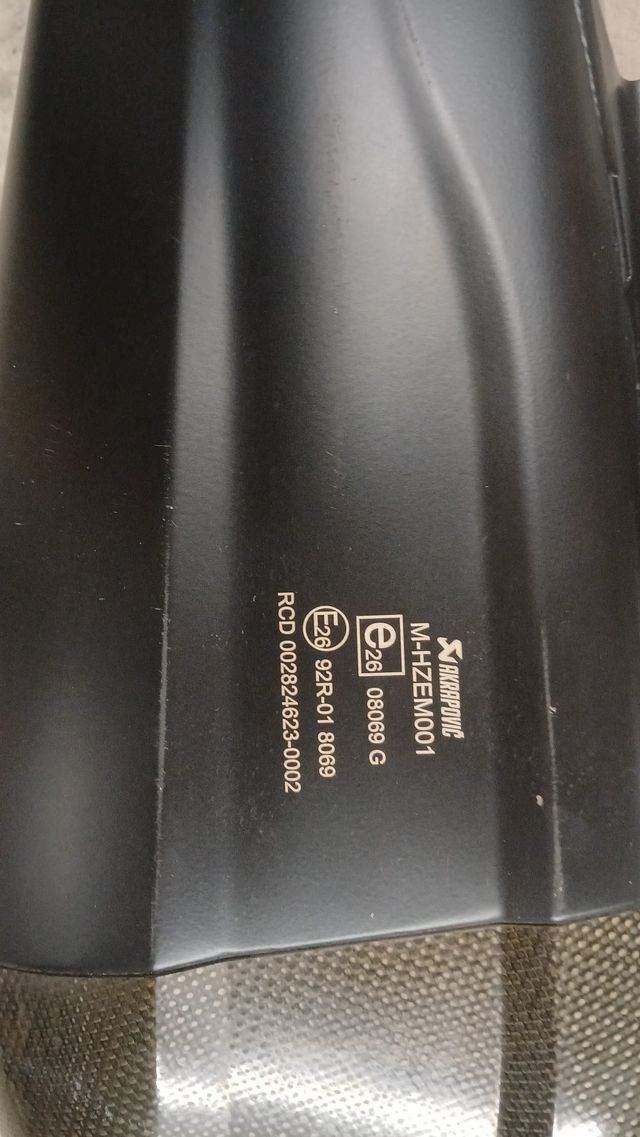 ESCAPE YAMAHA TMAX SX AKRAPOVIC