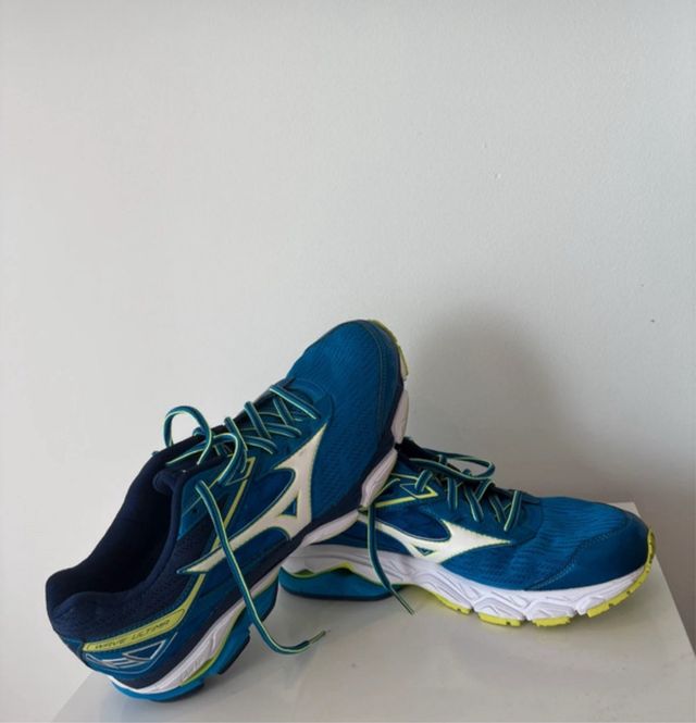 Zapatillas Mizuno Azul y Blanco