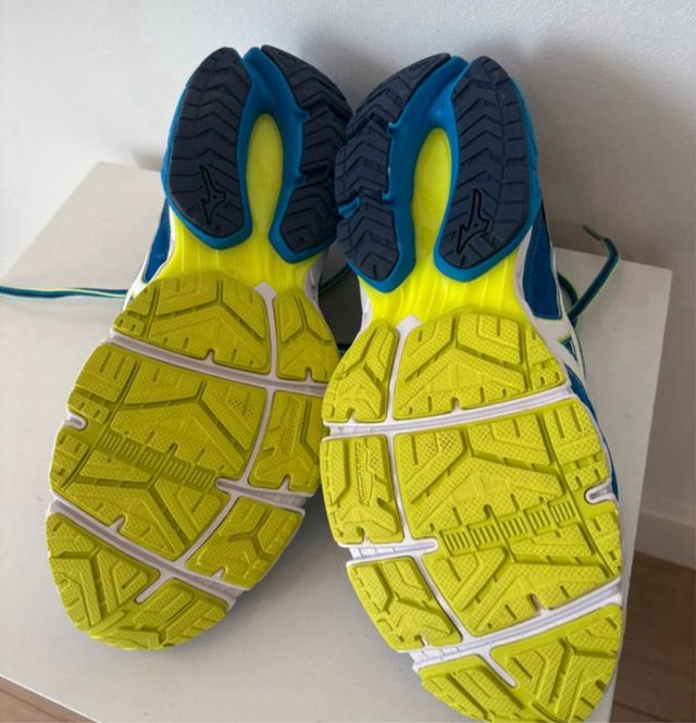 Zapatillas Mizuno Azul y Blanco