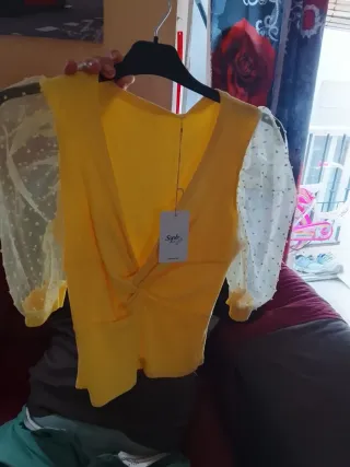 Blusa amarilla manga transparente