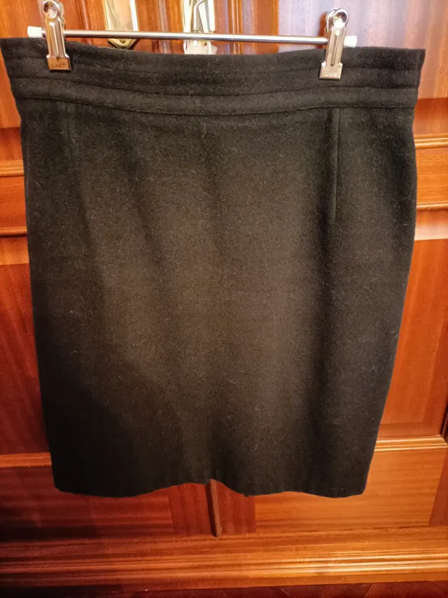 Falda negra de paño  gordita