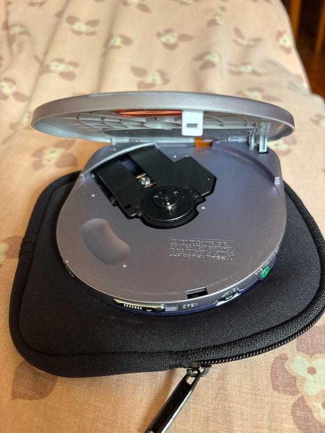 Lettore CD portatile Aiwa XP-V513