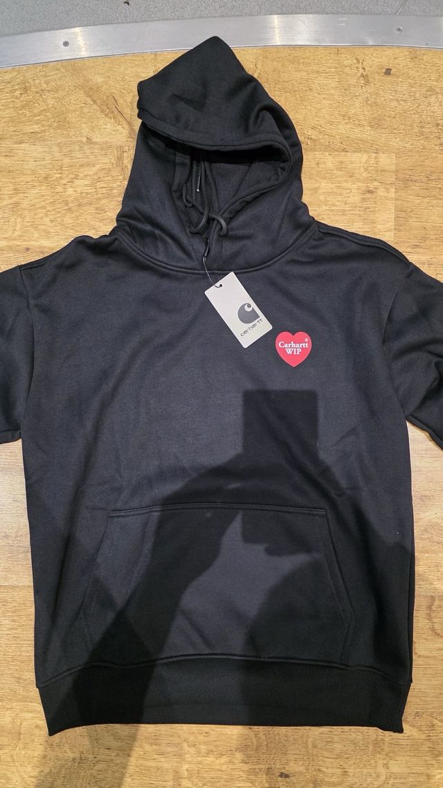 Sweatshirt Carhartt Preta Coração Vermelho