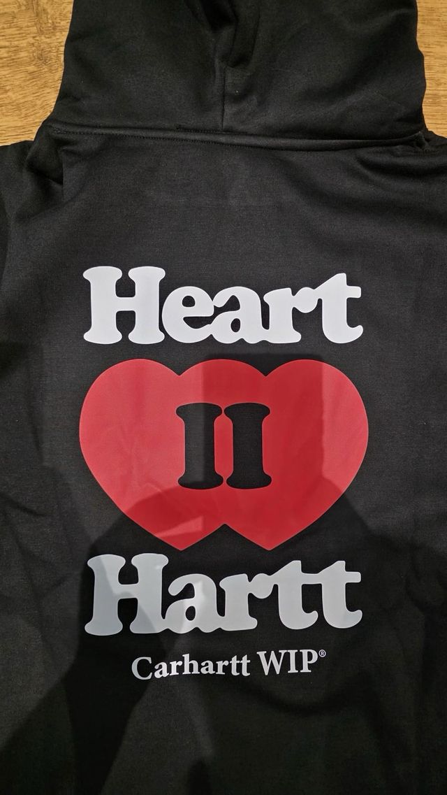 Sweatshirt Carhartt Preta Coração Vermelho