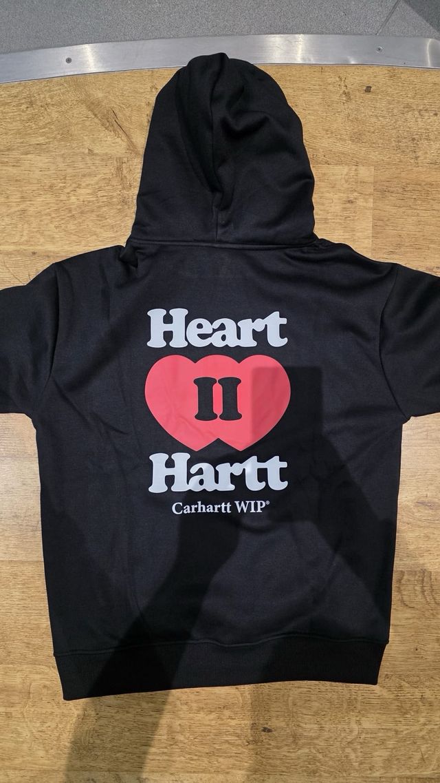 Sweatshirt Carhartt Preta Coração Vermelho