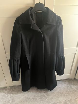 Abrigo DKNY Negro