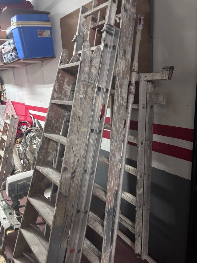 Lote de escaleras y equipo de pintura