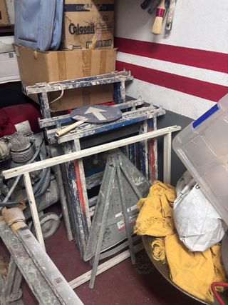 Lote de escaleras y equipo de pintura