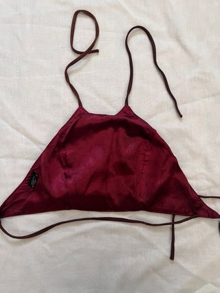 Top de cuero marrón atado al cuello y espalda