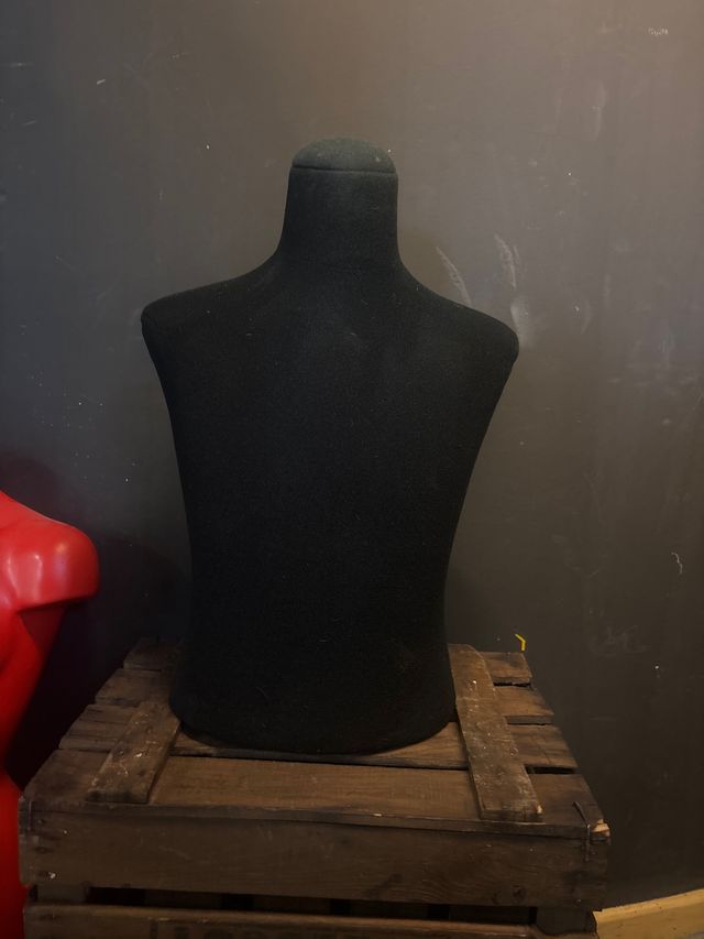 Maniquí negro para ropa