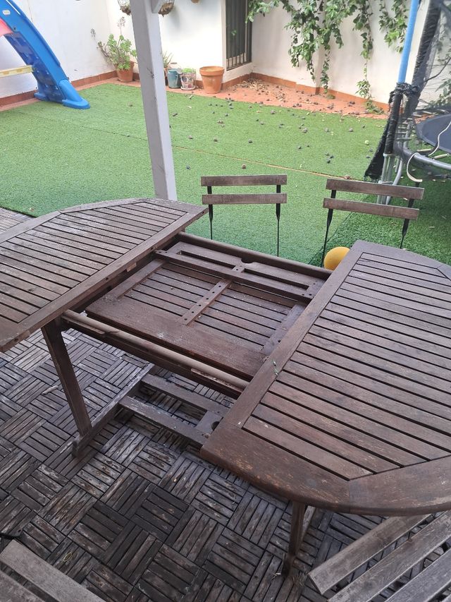 Mesa y sillas de jardín 
