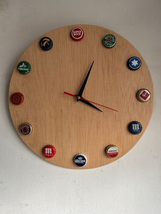 Orologio da Parete Decorativo con Tappi di Bottiglia