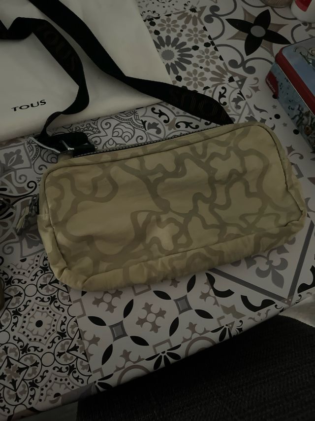 Bandolera y monedero Tous beige