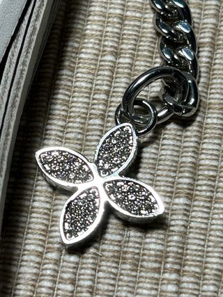 Charm Michael Kors Piel y Pedrería