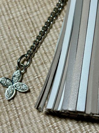 Charm Michael Kors Piel y Pedrería