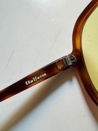 Occhiali da sole vintage con lenti gialle