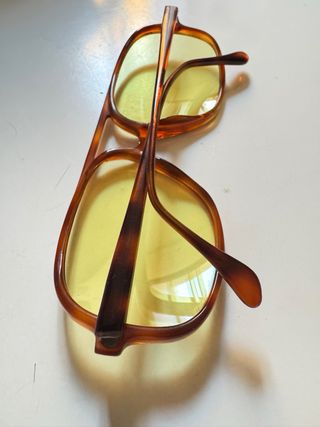 Occhiali da sole vintage con lenti gialle