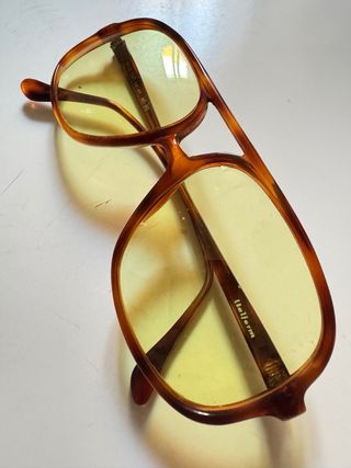 Occhiali da sole vintage con lenti gialle