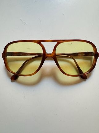 Occhiali da sole vintage con lenti gialle