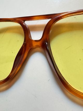Occhiali da sole vintage con lenti gialle