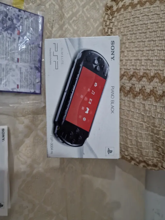 Caixa Vazia PSP 3004 Piano Black + Grand Theft Auto