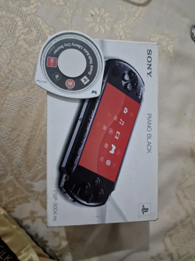 Caixa Vazia PSP 3004 Piano Black + Grand Theft Auto