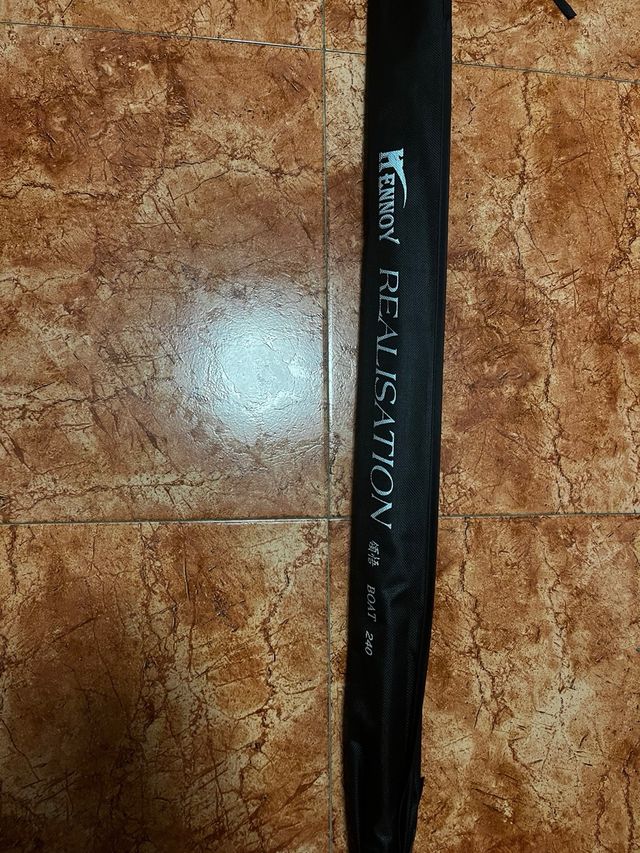 Pareja de cañas de pescar nuevas