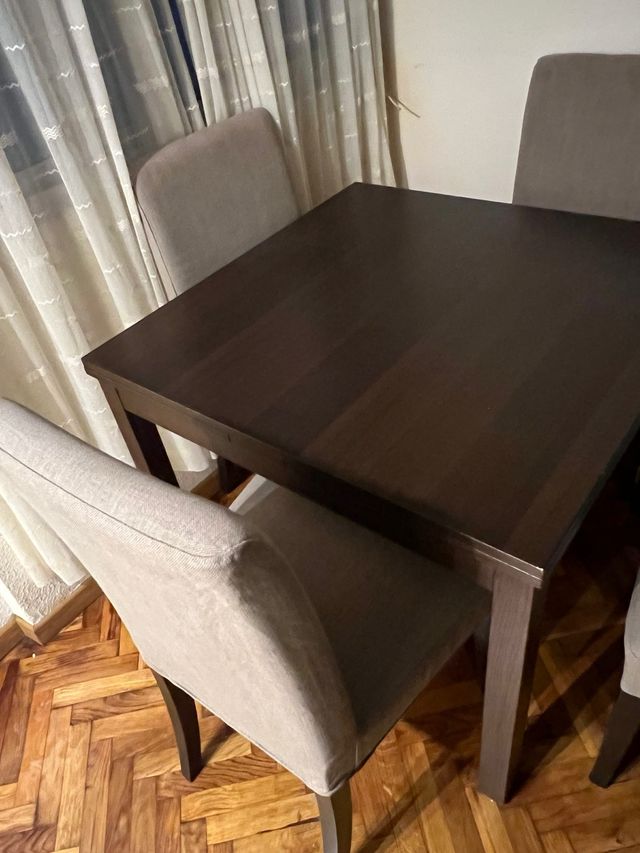 Mesa comedor y 4 sillas