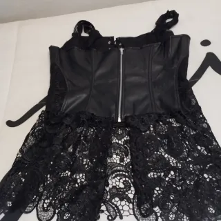Corsé negro con encaje