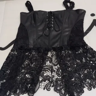 Corsé negro con encaje