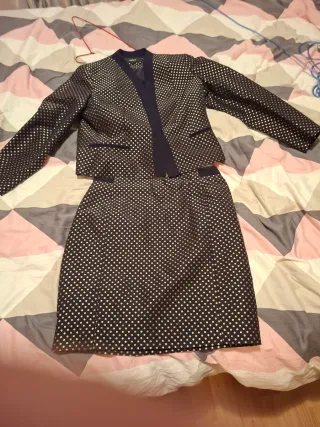 Traje chaqueta y falda lunares