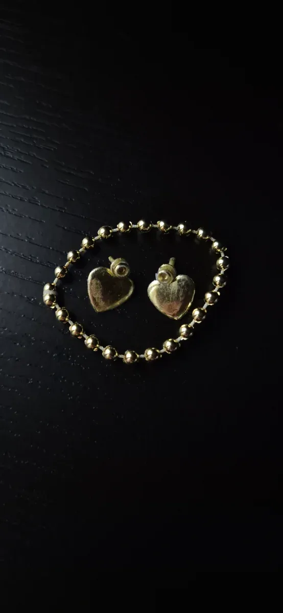 Conjunto Barbie: Pendientes y Pulsera Dorados