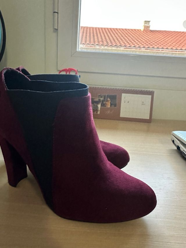 Botines de tacón burdeos