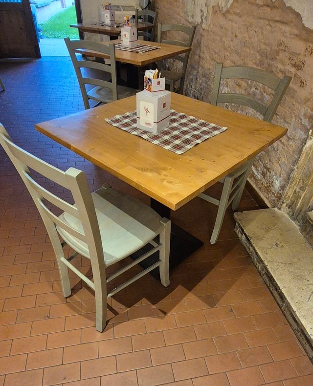 Sedie in legno massiccio