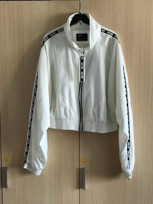 Chaqueta Bershka blanca talla M