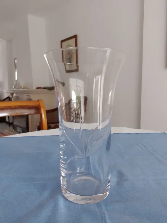 Jarrón de cristal tallado