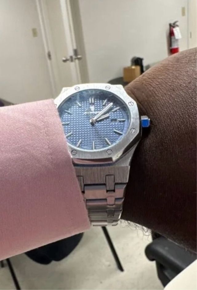 Reloj de acero inoxidable elegante - como nuevo