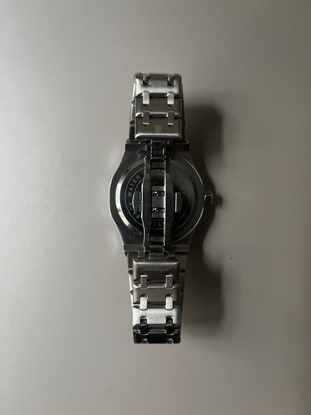 Reloj de acero inoxidable elegante - como nuevo