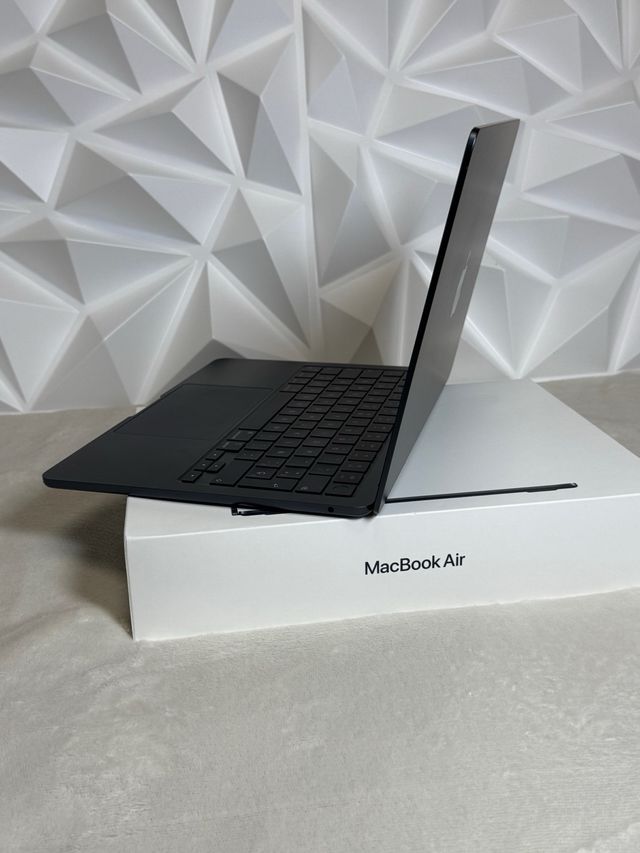 MacBook Air 13” M2 16/256GB Medianoche