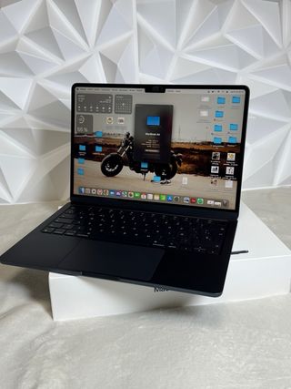 MacBook Air 13” M2 16/256GB Medianoche
