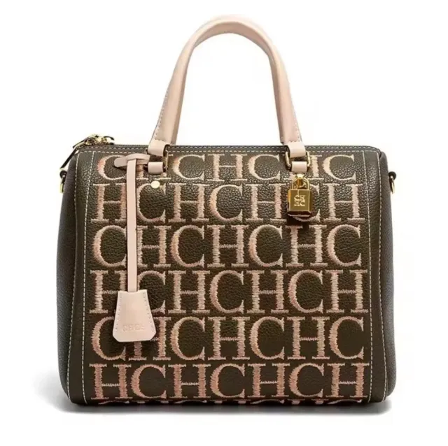 Bolso CH verde oliva con letra bordadas en beige