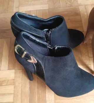 Botines de  tacón 2x15€