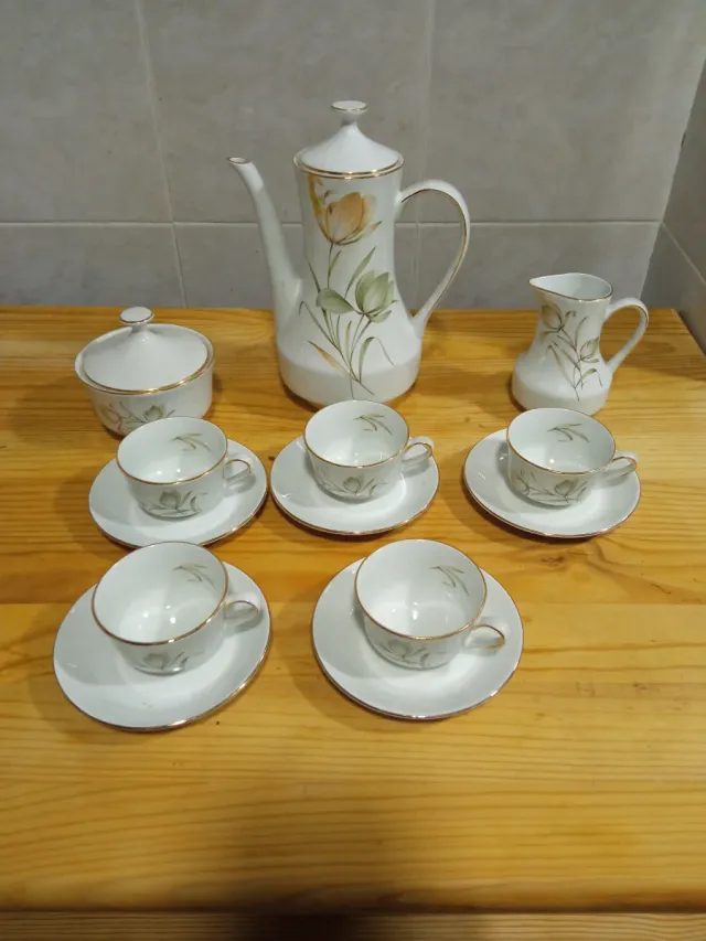 Juego de café de porcelana nuevo 